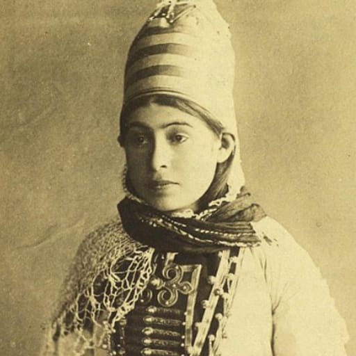 Abazines : femme, tenue traditionnelle, autre référence 2, catalogue phénotypique Ethnic Erotic